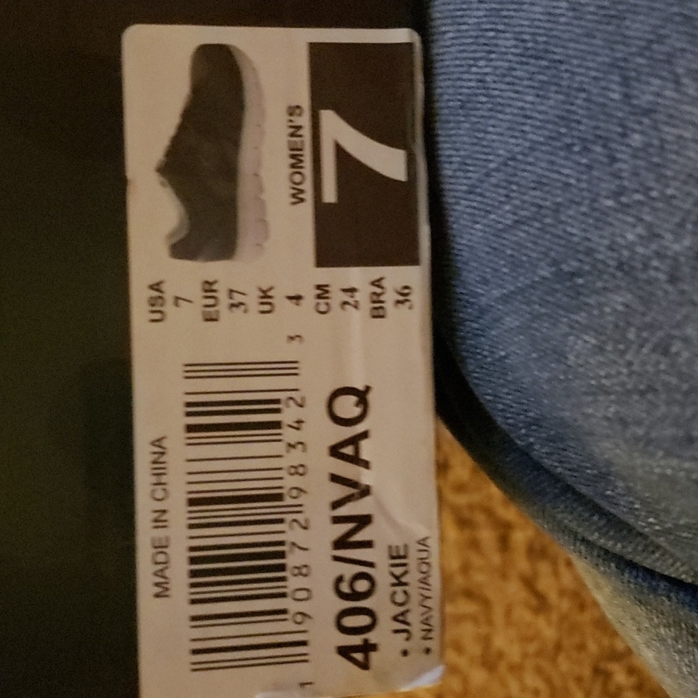 Sketcher's safety shoes size 7 - Picture 4 of 5